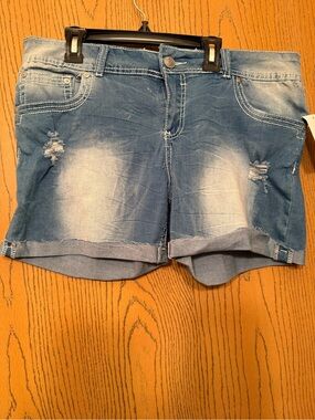 NWT Rue21 size 13/14 curvy distressed shorts. Juniors sizing but will fit women